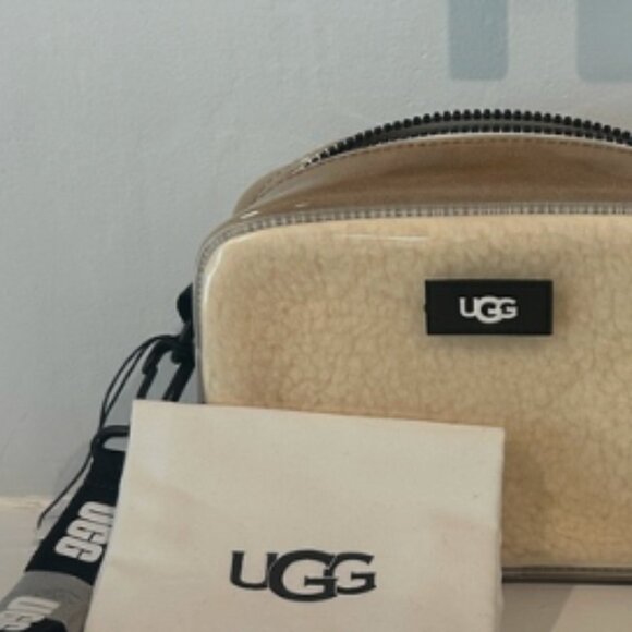 UGG Janey II Clear Sheepskin Crossbody bag NWT - Picture 3 of 5